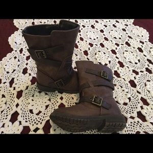 NWOT Kenneth Cole kids Shake N Flake 2  Size 8